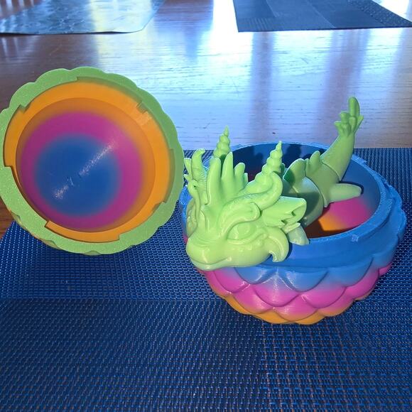 Articulated Dragon With Egg Movable Spiny Textured Fantasy Office Fidget Toy 3D - Picture 1 of 10
